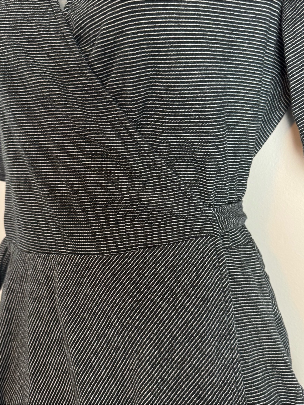 LOFT Black and White Striped Knit Wrap Style Short Sleeve Top Size Small - Picture 6 of 10